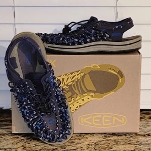 Keen size 8.5 woman water shoes. Like new condition.